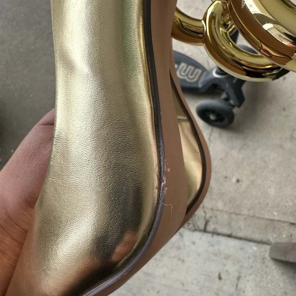 Elegant Gold Heels with Artistic Design - Picture 7 of 9